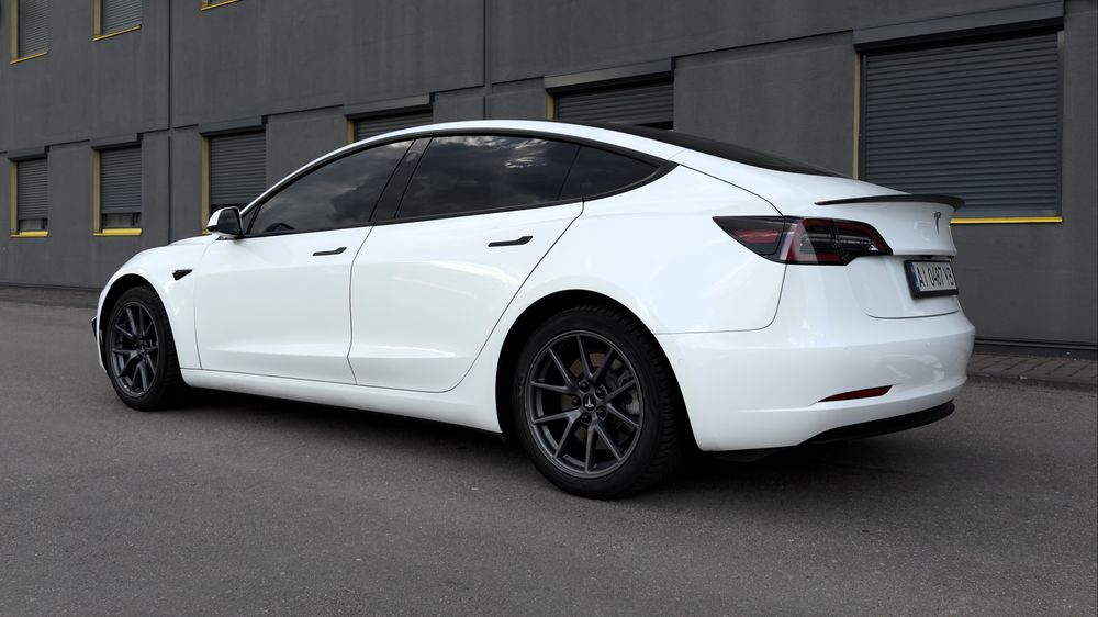 Tesla Model 3 - 2022 рік - Long Range Dual Motor