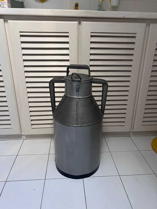 Cântaro de leite muito antiga