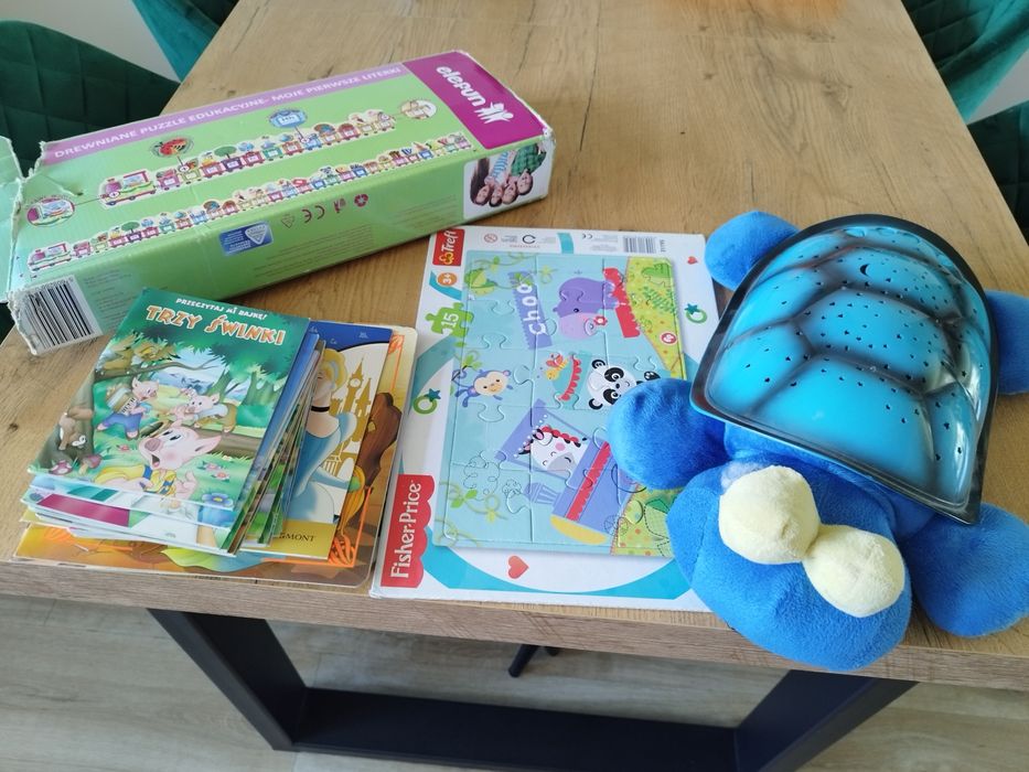 Zabawki,projektor,drewniane klocki