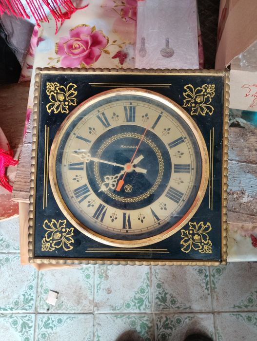 Настінний годинник Янтарь