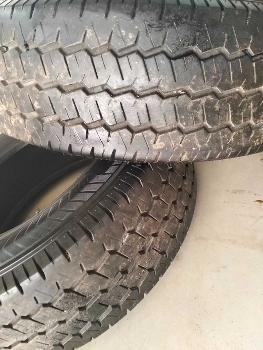 2 Pneus para carrinha 215 70 R15C