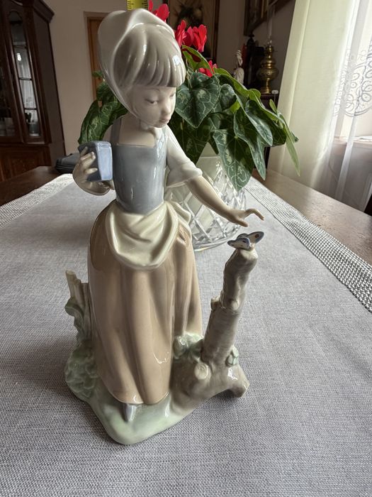 Figurka Dziewczynka z Motylem Nao Lladro