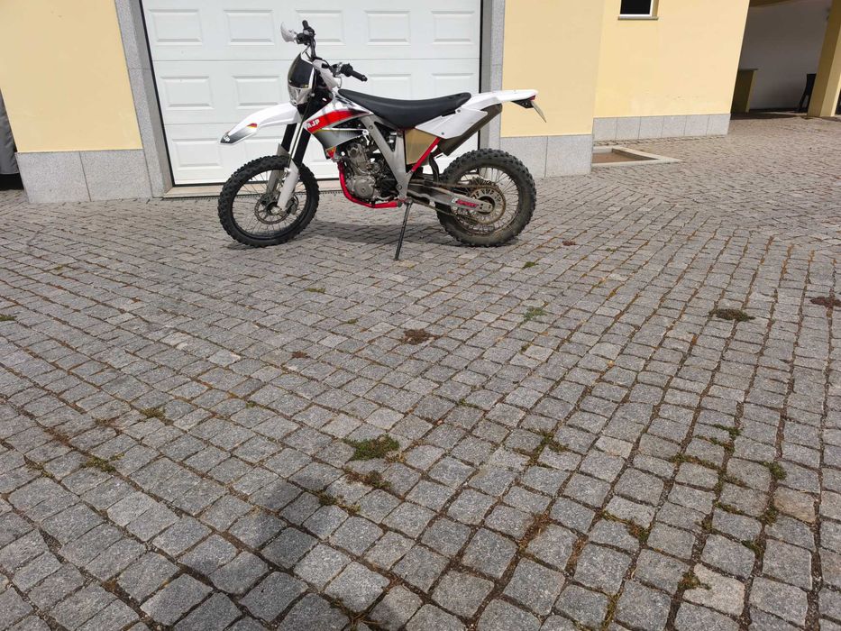 Ajp 250 pr5 pouco usada