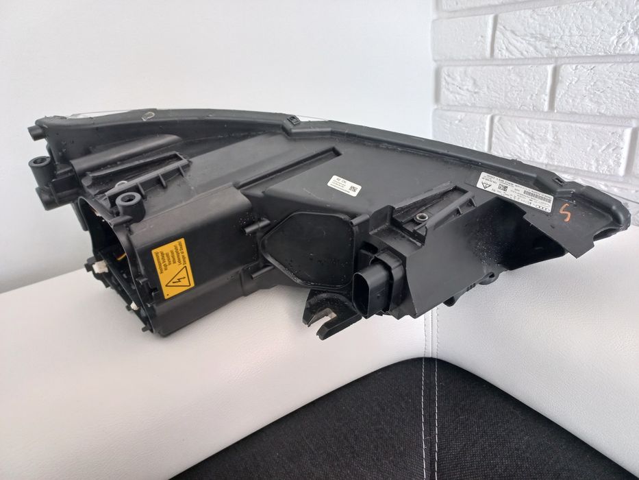 Lampa lewa  xenon led Audii A1 8X0