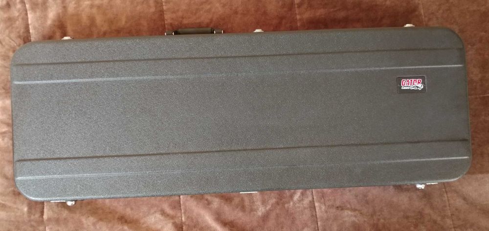 Schecter Traditional Classic AW z hardcasem Gator sprzedaż/zamiana