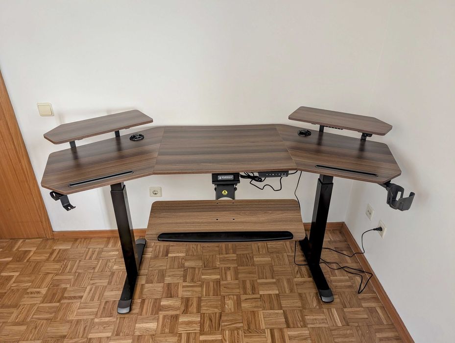 Mesa de Jogos/Secretária Ergonómica EUREKA – Elétrica, LED – 182 cm