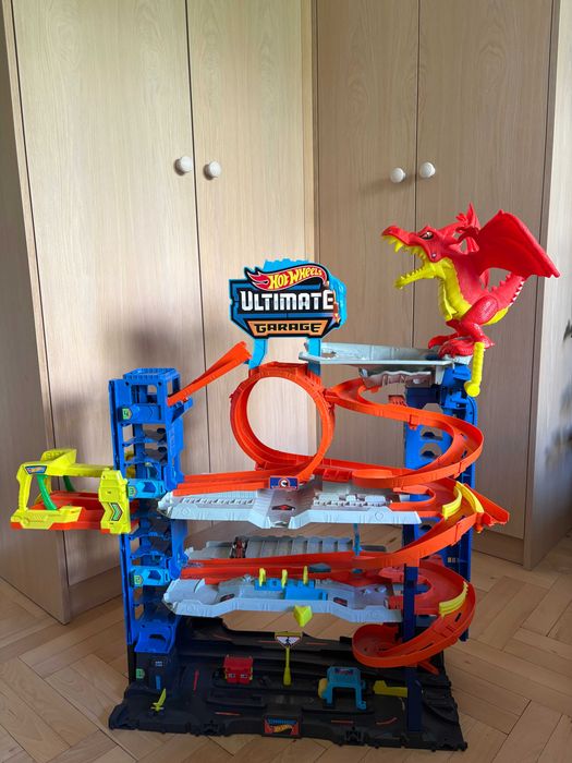 Hotwheels ultimate garage garaż ze smokiem