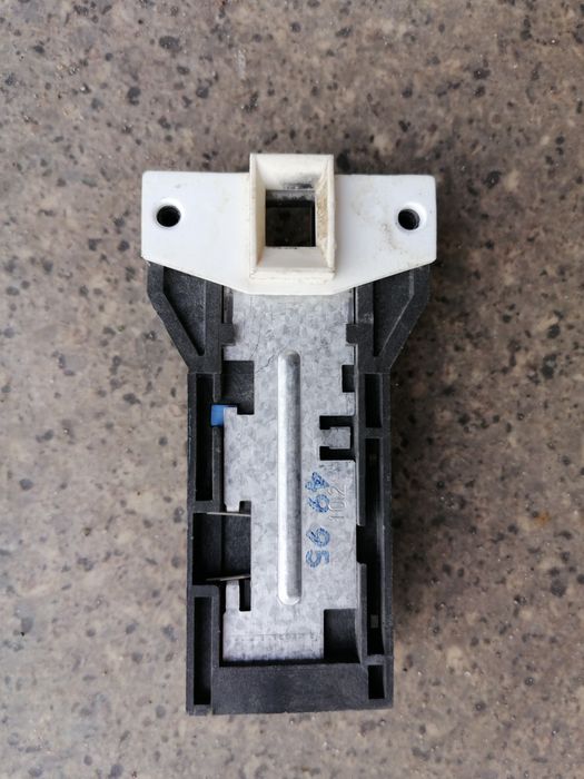 Замок для люка на стиральную машину