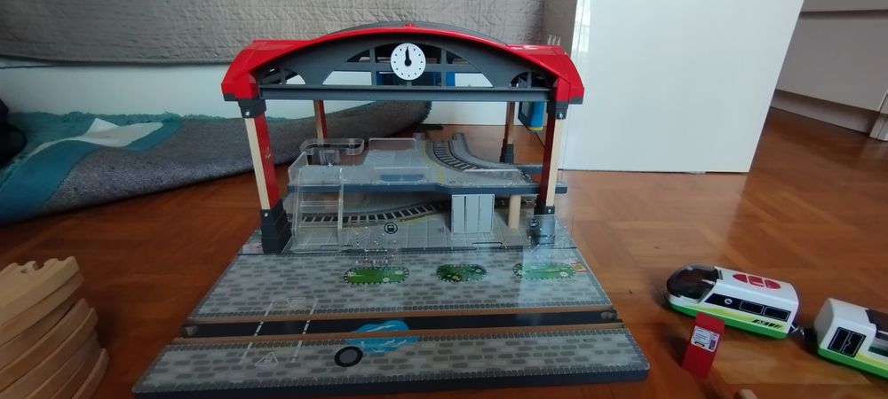 Pista de comboio em madeira