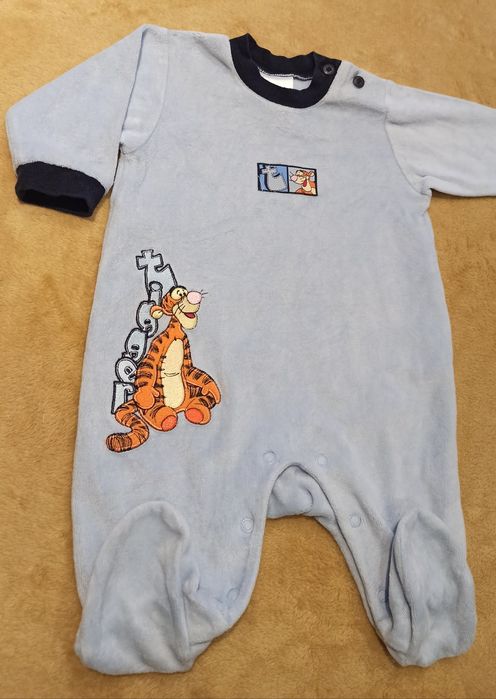 Pajac Pajacyk piżamka Disney Tygrys Tigger Tygryskiem welurowy 56