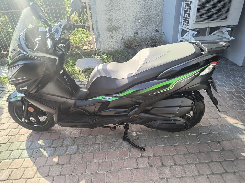 Kawasaki J300 2020r