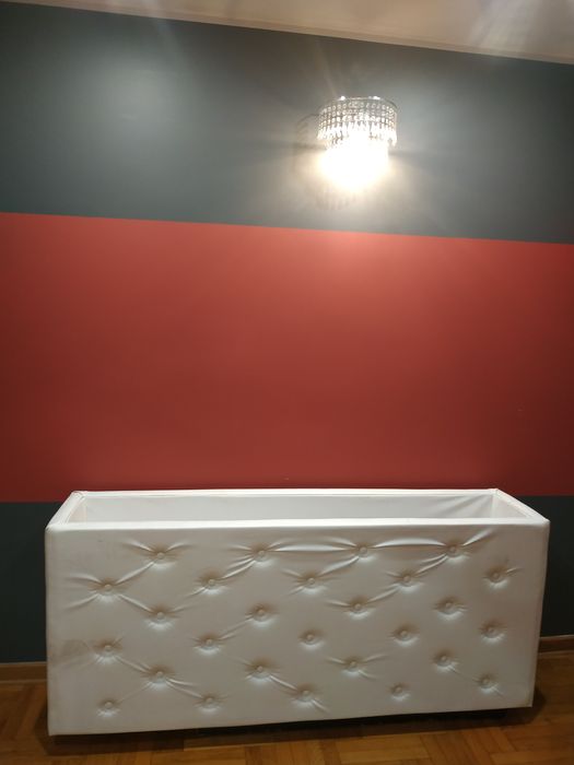 Duża donica tapicerowana. Ogród zimowy, salon