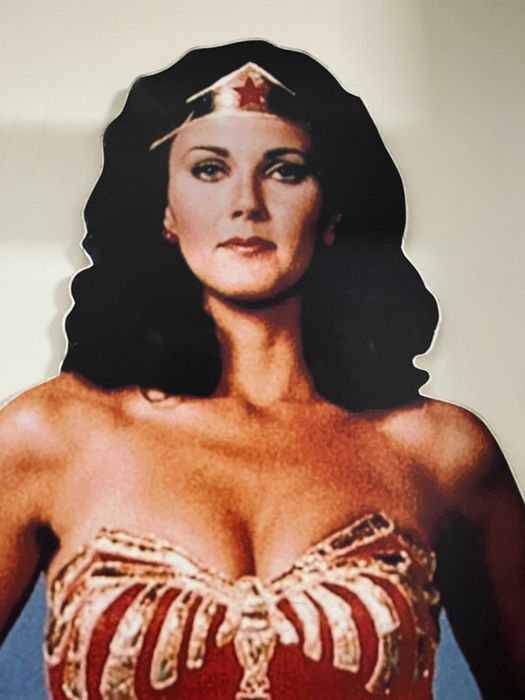 Mulher-Maravilha Wonder Woman 1984 Lynda Carter impressão tamanho real