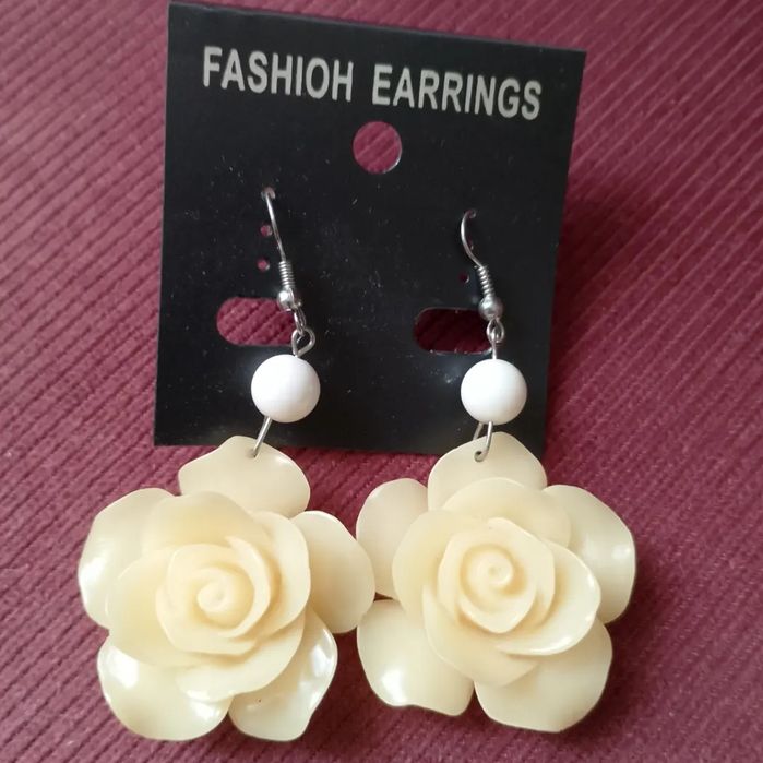 Сережки (біжутерія)