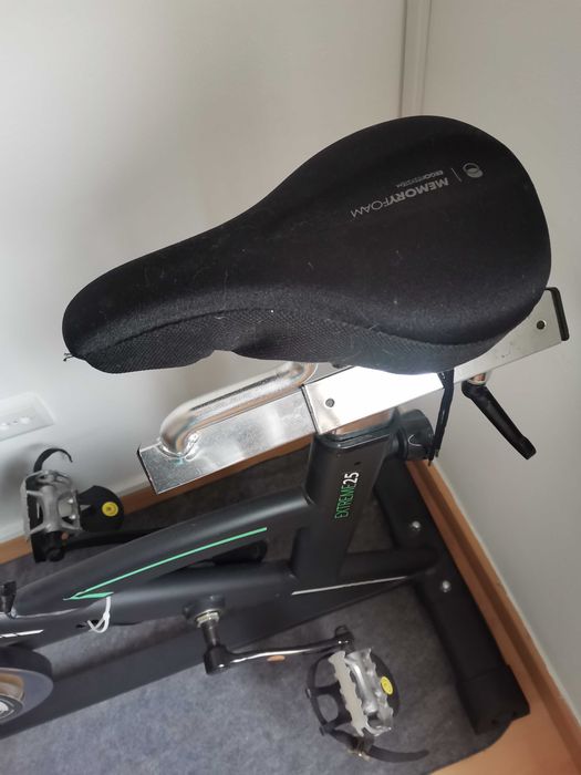 Stationary Bicycle437033441019842562