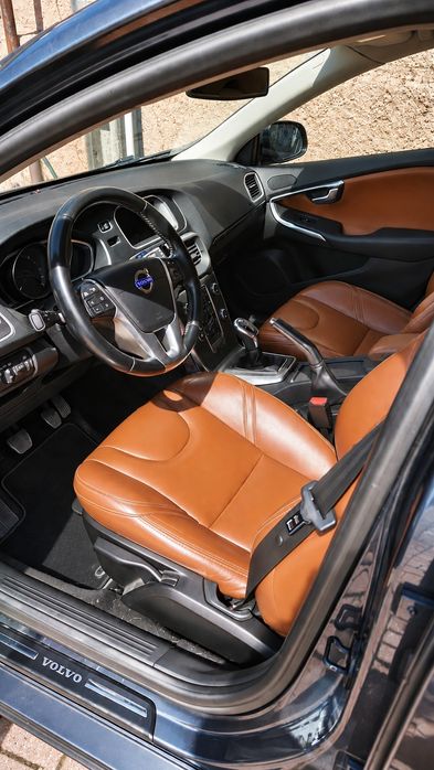 Volvo V40 D2 1.6 115cv | Pele | GPS | Câmara | City Safety