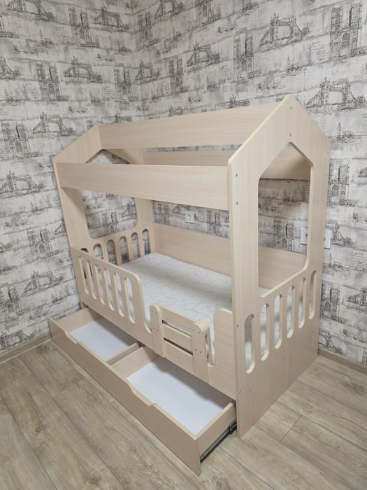 Дитяче ліжко-будиночок із матрацом