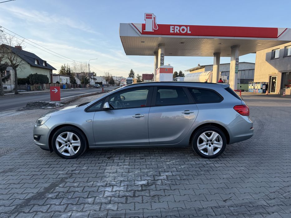 Opel Astra J Kombi  LIFT ! 1.4 Turbo Klima Alu PDC LED ! Serwis!
