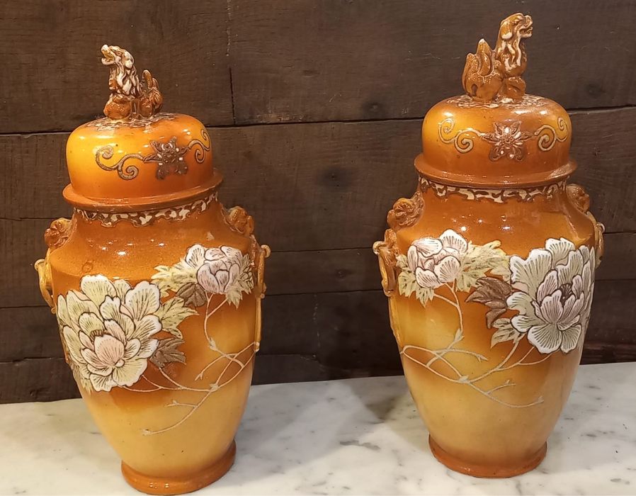 Antigo par de potes japoneses c/ tampa "cão de Fo"