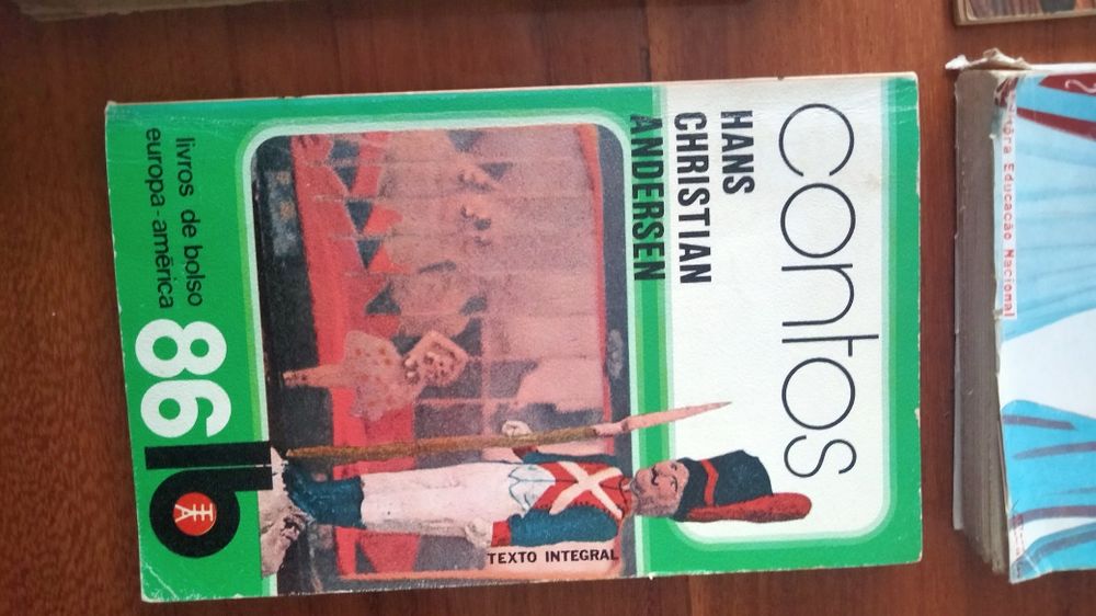 Vendo livros de contos