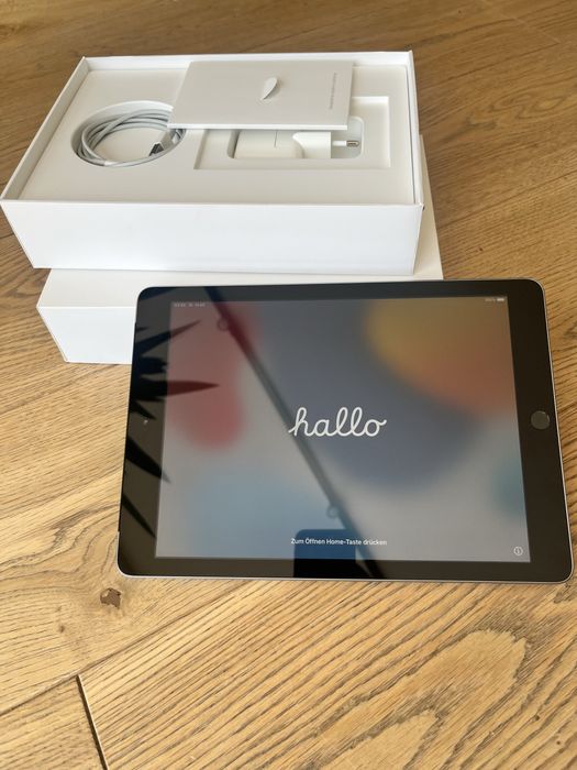 iPad本体 iPad 5 A1823 Apple iPad 5th Gen (A1823) 128GB - 9.7