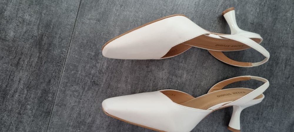 Buty damskie w kolorze ecru