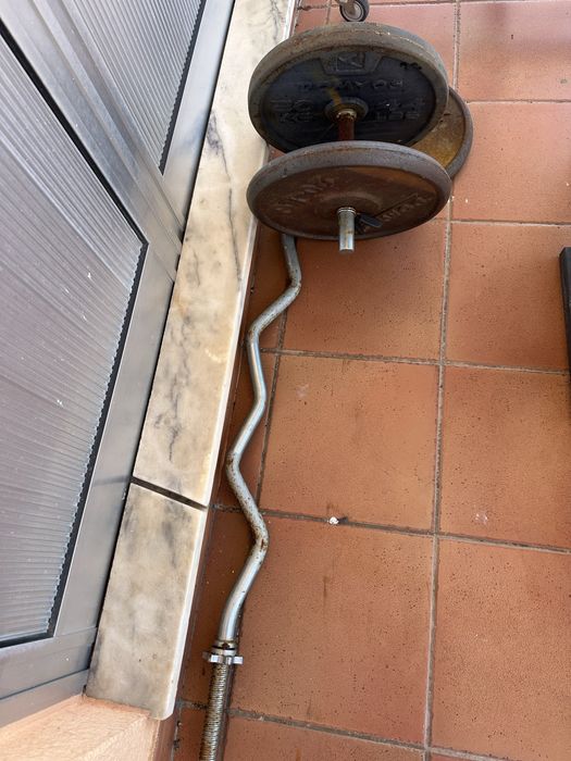 Maquina musculação com pesos