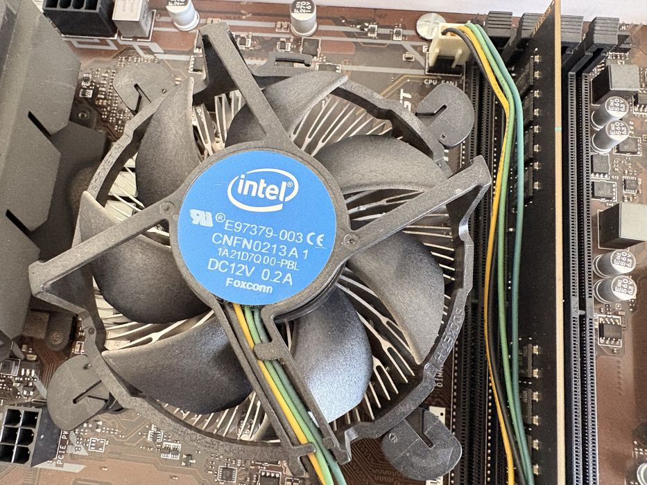 Motherboard MSI Z390-A PRO com ram ddr4 e cpu intel incluído
