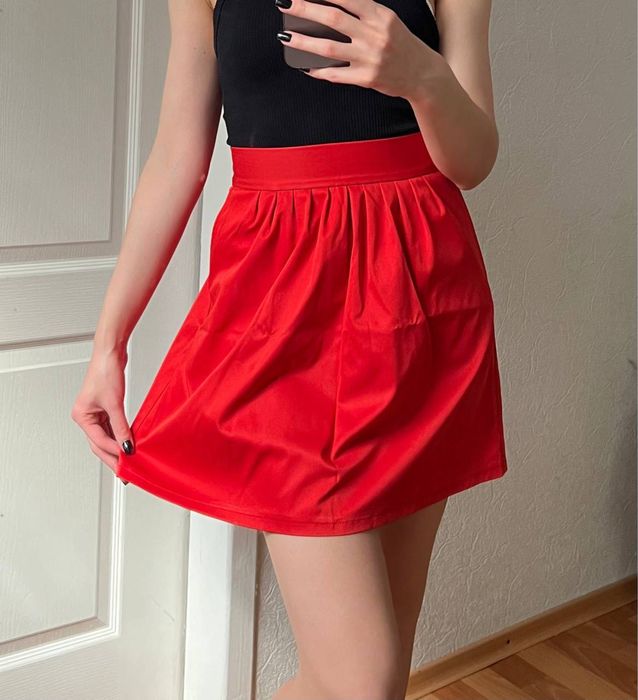 Червона спідниця Vovk