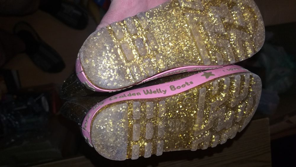 Продам детские резиновые сапожки б.у.