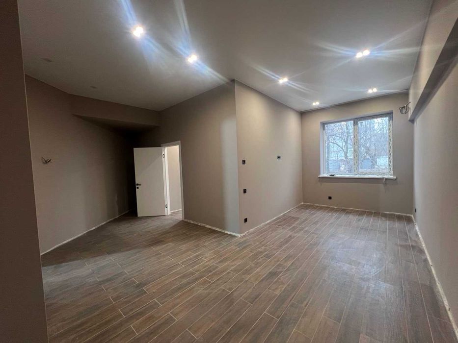 Продам комерційне приміщення на 12 кварталі