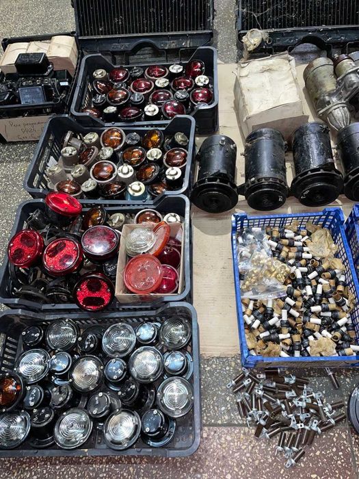 Стартера, генератори, трамблери, свічки, ремні, уплотнителі Зіл 157