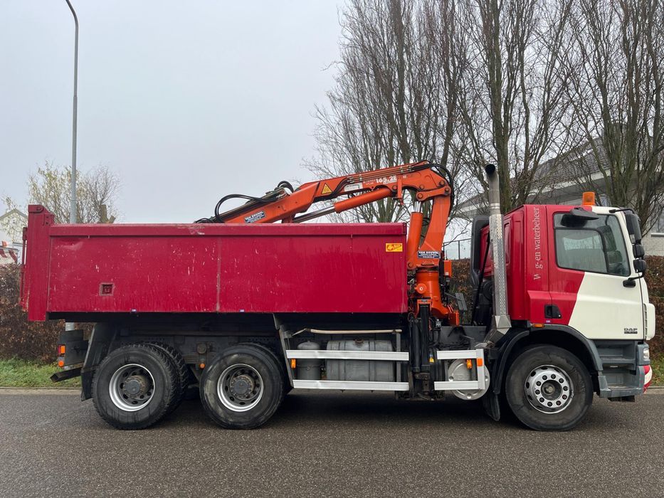 DAF CF75 310cv BASCULANTE COM GRUA E RADIO-COMANDO APENAS 122.000km