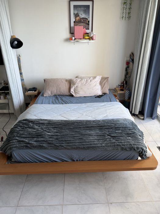 Cama de casal de madeira maçica 160x190 (inclui colchão)