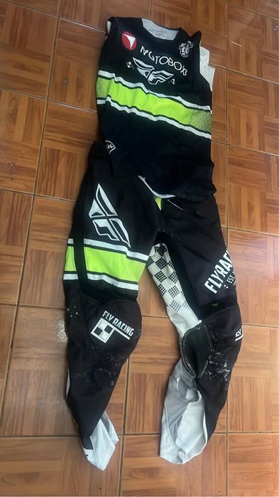 Fato e joalheiras motocross
