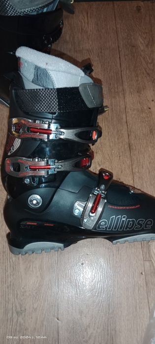 Гірські жіночі черевика , дві  пари 38 р,41 р.