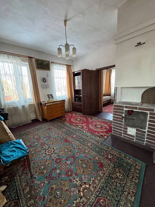 Продається будинок з гаражем деревяний обкладений цеглою вул. Київська