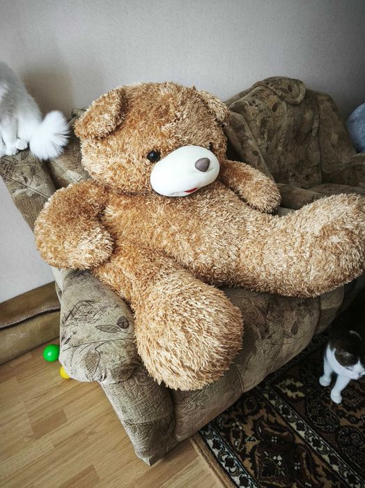 Продам большого плюшевого медведя в отличном состоянии.