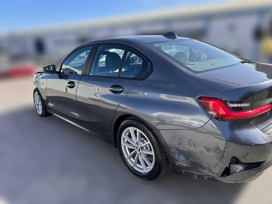 BMW 330 e Plug-in-Hybrid 292 cv  215 kW de 2019 Salvado