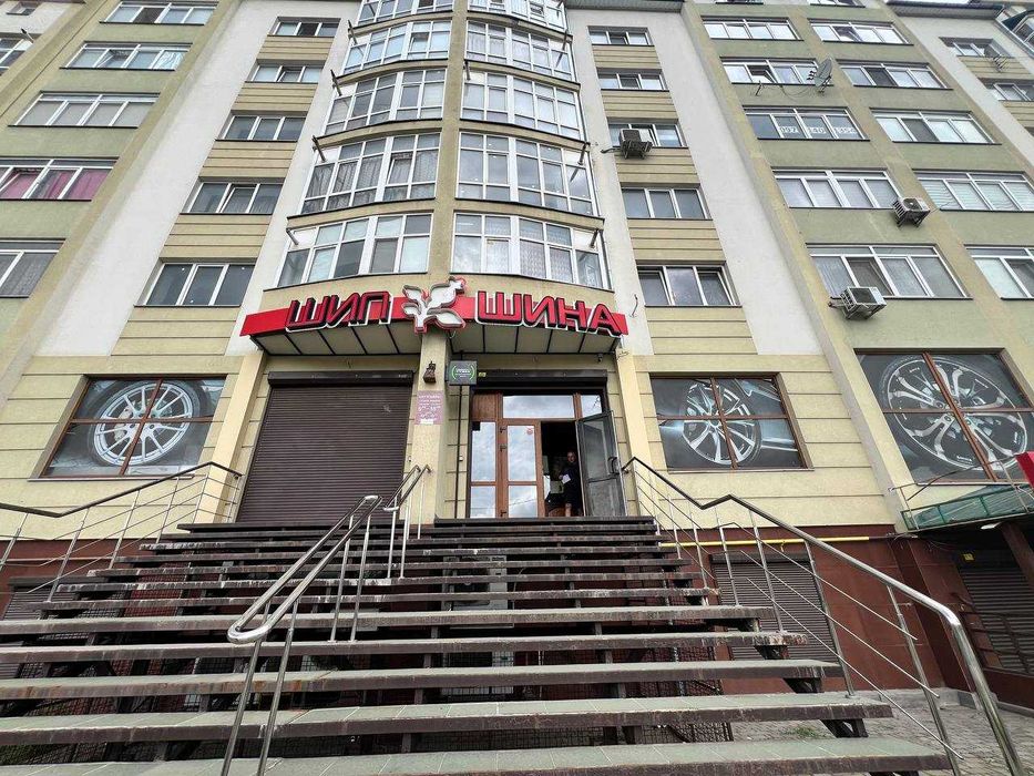 Здається в оренду  приміщення вільного призначення площею 300 м²