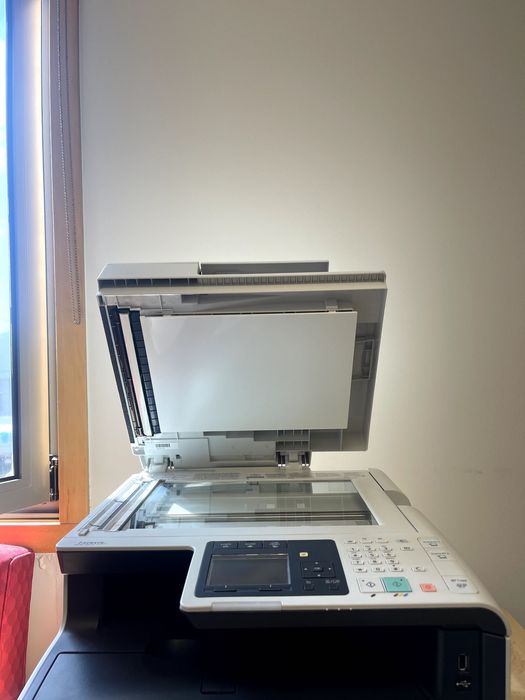 Impressora Canon i-sensys MF8230Cn