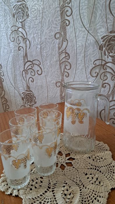 Склянки 6 шт та глечик для води