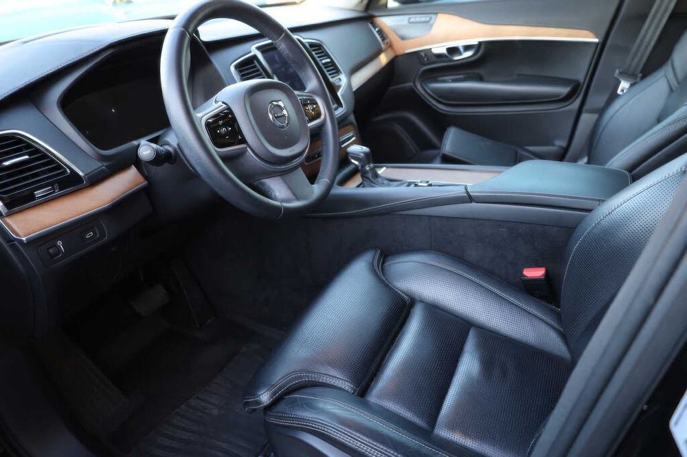 Volvo XC90      2019