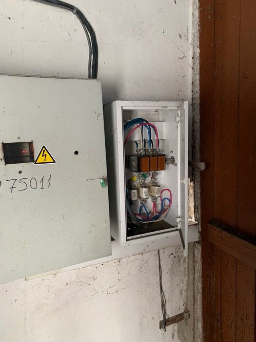 Комлекс будівель загальною площею 135 кв.м 2 приміщеня