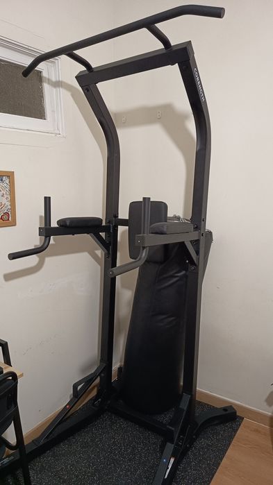 Cadeira romana de musculação  e saco de boxe 
Os dois tapetes vão junto com a máquina 


Levantar pr