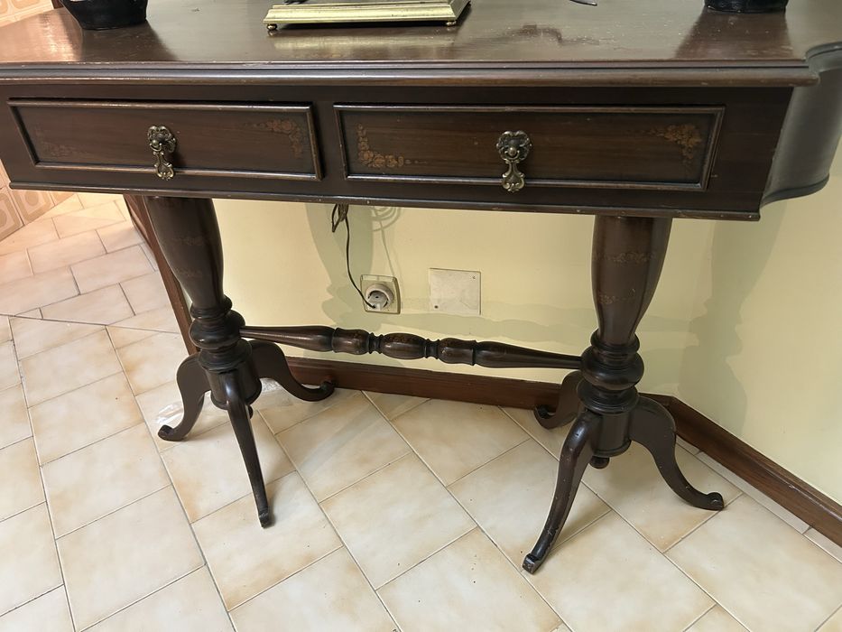 Consola / Mesa de Apoio Clássica com Gavetas