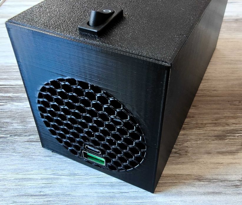 Універсальний зардний пристрій PD 140W для телефонів та ноутбуків