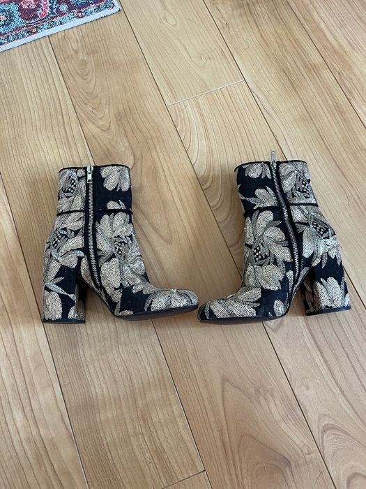 Botki haftowane złote kwiaty