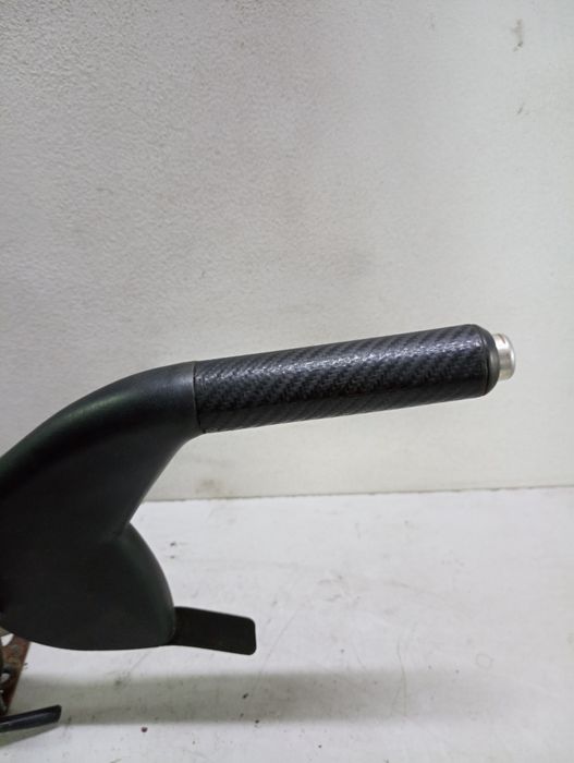 Dźwignia hamulca ręcznego mazda 3bk