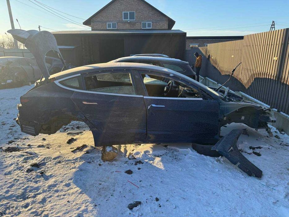 РОЗБІРКА Tesla Model 3 2018 крило бампер двері